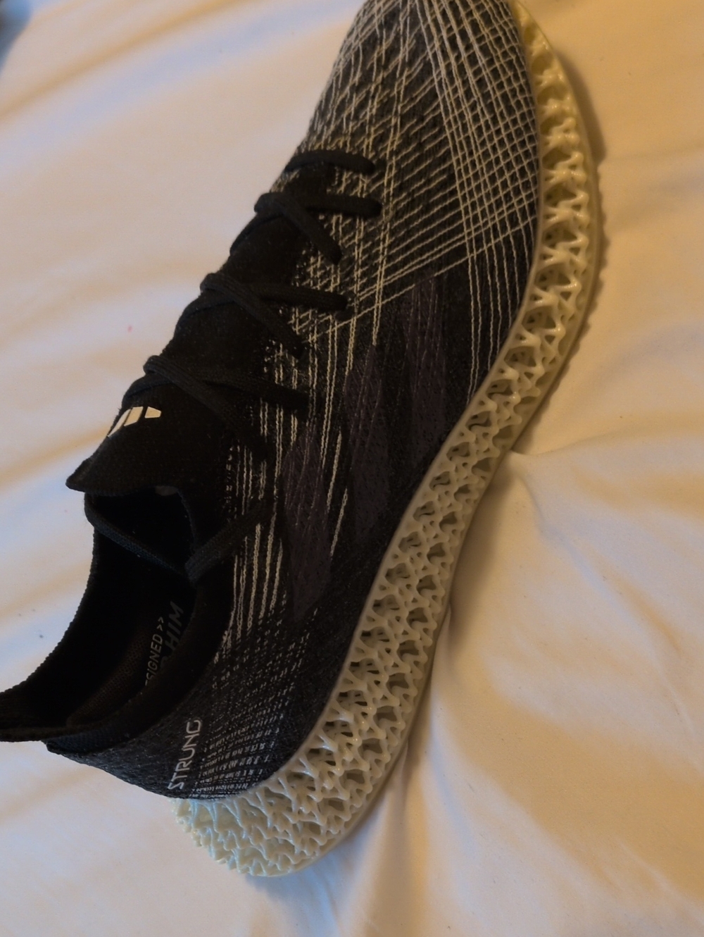 Adidas STRUNG Special Edition Size 42 ⅔ - US 9